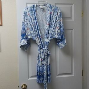 In  Bloom Beautiful robe great material